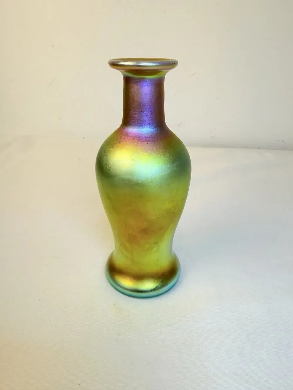 Signed Carl Randke Phoenix Studios Gold Iridescent Art Glass Bud Vase PP18GL